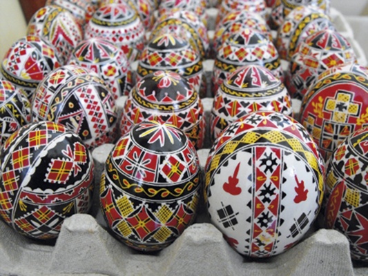 Malovaná vejce (pysanky) v muzeu v Ciocanesti (Bukovina)
